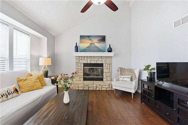 953 E Cottage Creek Drive, Gardner, KS 66030