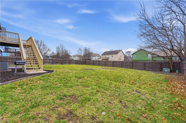 953 E Cottage Creek Drive, Gardner, KS 66030