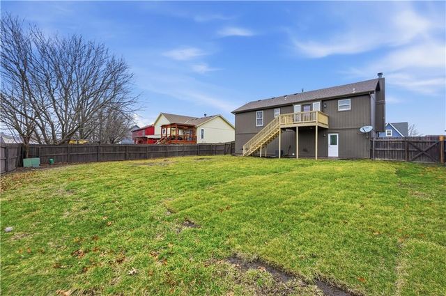 953 E Cottage Creek Drive, Gardner, KS 66030