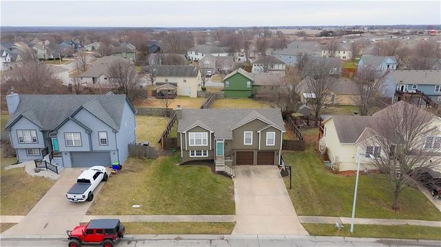 953 E Cottage Creek Drive, Gardner, KS 66030