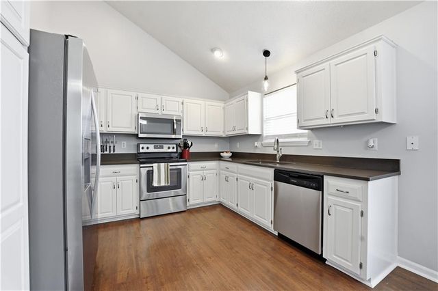 953 E Cottage Creek Drive, Gardner, KS 66030