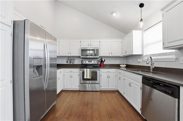 953 E Cottage Creek Drive, Gardner, KS 66030