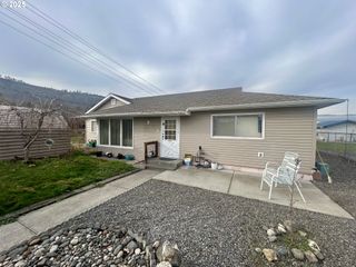 917 MYRTLE St, The Dalles, OR 97058