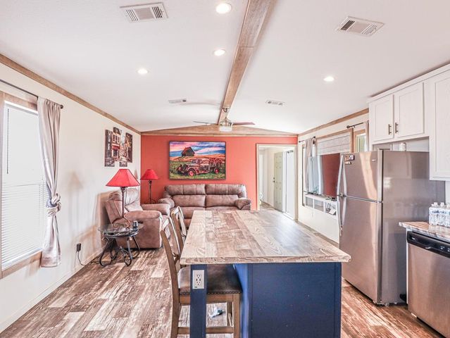 2661 Lampasas Dr, Midland, TX 79705