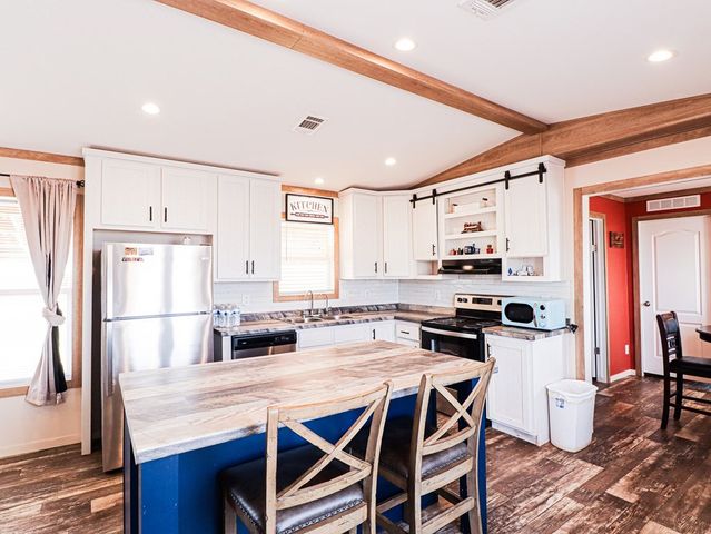 2661 Lampasas Dr, Midland, TX 79705