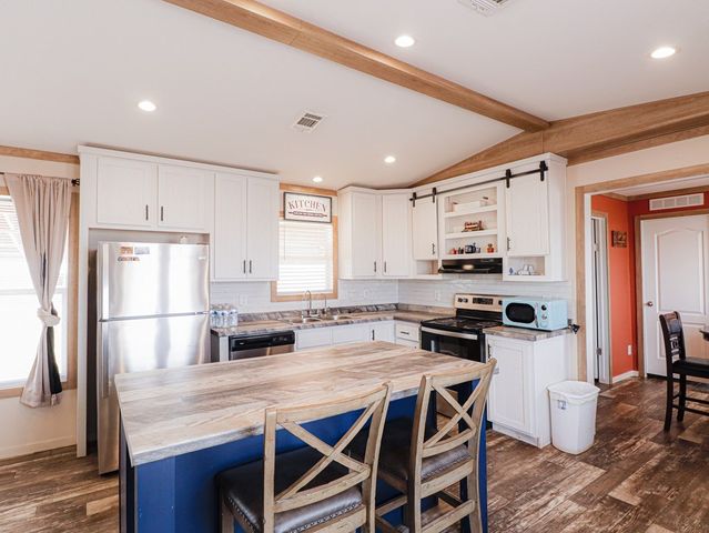 2661 Lampasas Dr, Midland, TX 79705