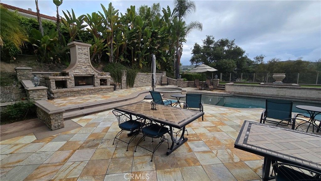 2 AQUILA Way, Coto De Caza, CA 92679
