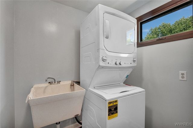 1 Emsworth Avenue, Tonawanda, NY 14223