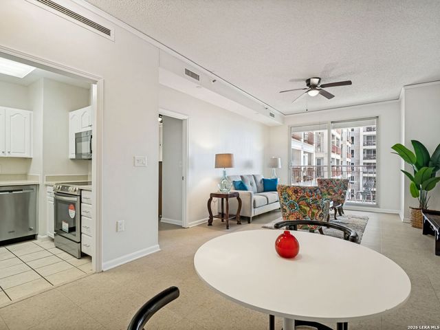 1 Towers Park Ln Apt 813, San Antonio, TX 78209
