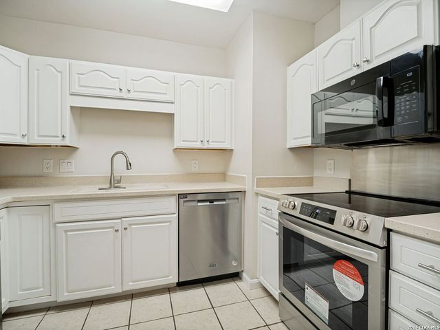 1 Towers Park Ln Apt 813, San Antonio, TX 78209