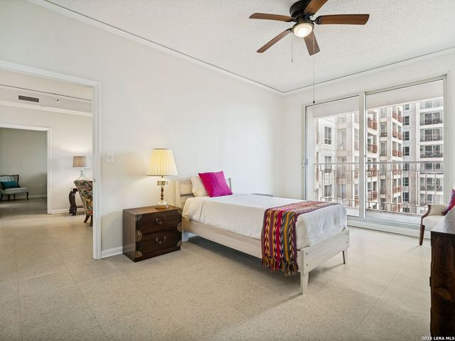 1 Towers Park Ln Apt 813, San Antonio, TX 78209