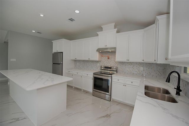 13235 Rampchester Lane, Houston, TX 77015