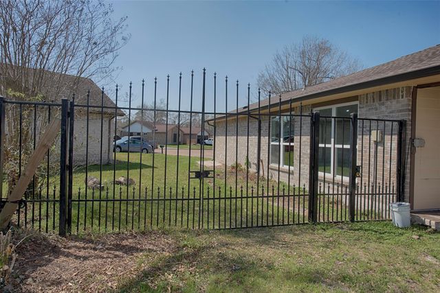 13235 Rampchester Lane, Houston, TX 77015