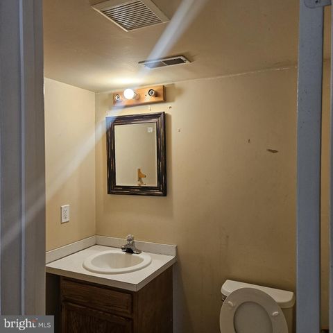 213 BELLWETHER CT, Newark, DE 19702