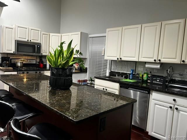 89 Muir Road, Grosse Pointe, MI 48236