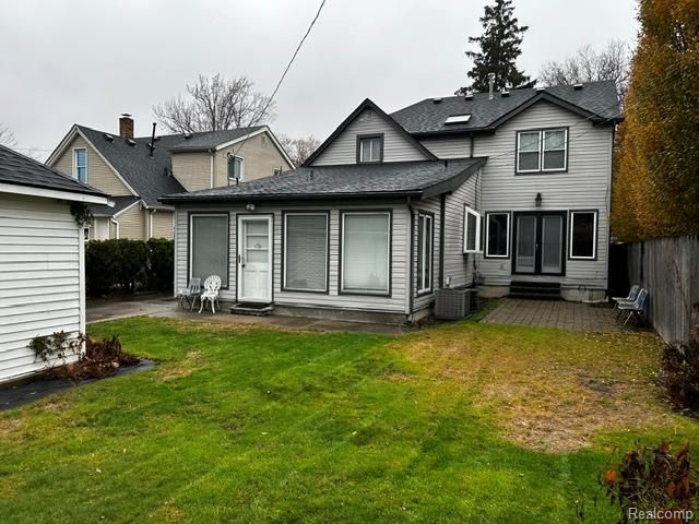 89 Muir Road, Grosse Pointe, MI 48236