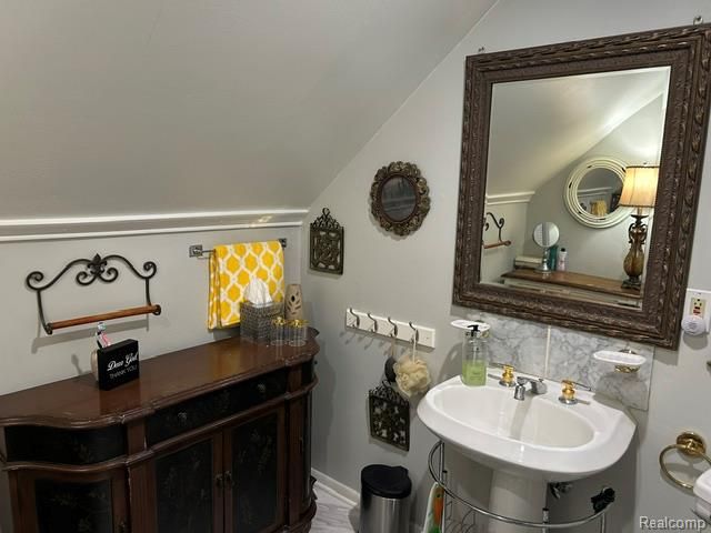 89 Muir Road, Grosse Pointe, MI 48236