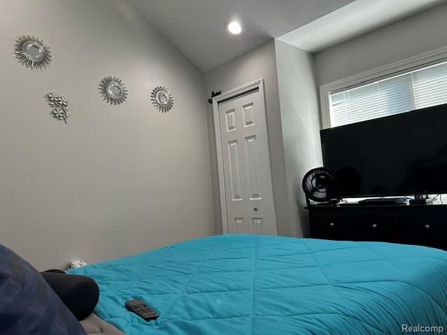 89 Muir Road, Grosse Pointe, MI 48236