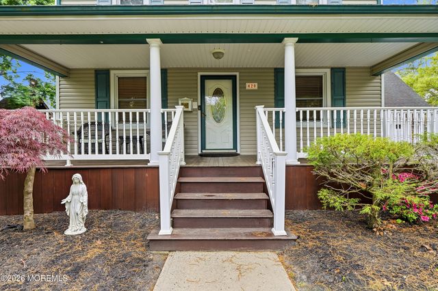 420 Wells Avenue, Oakhurst, NJ 07755