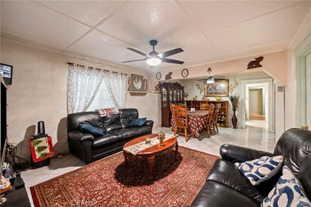 818 W 65th, Los Angeles, CA 90044