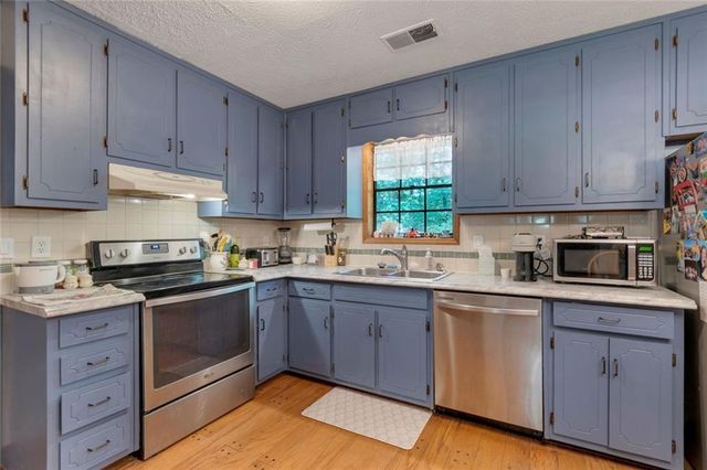 111 Omega Drive, Lawrenceville, GA 30044
