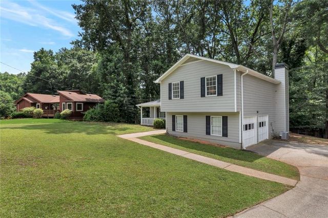111 Omega Drive, Lawrenceville, GA 30044