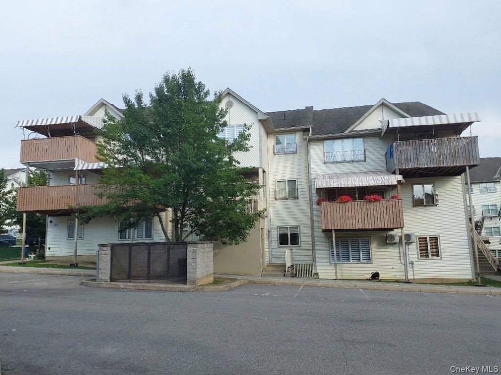 5 Toltchav Way 202, Monroe, NY 10950 — exterior