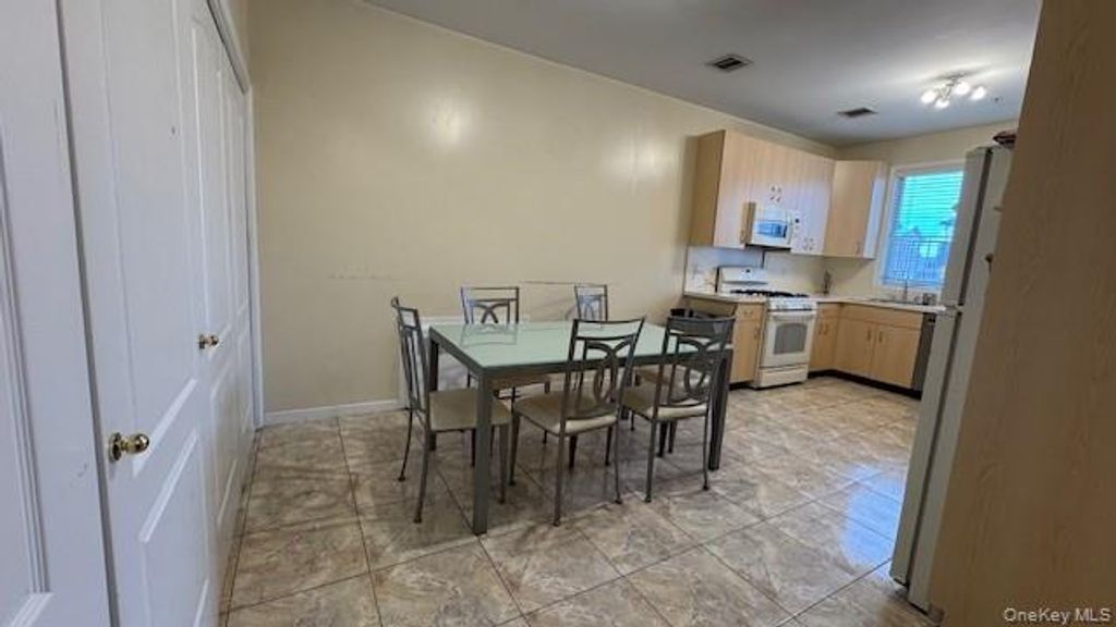 5 Toltchav Way 202, Monroe, NY 10950 — photo 4