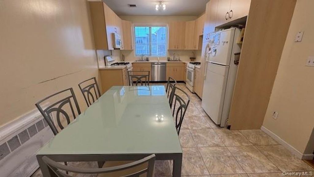 5 Toltchav Way 202, Monroe, NY 10950 — photo 5