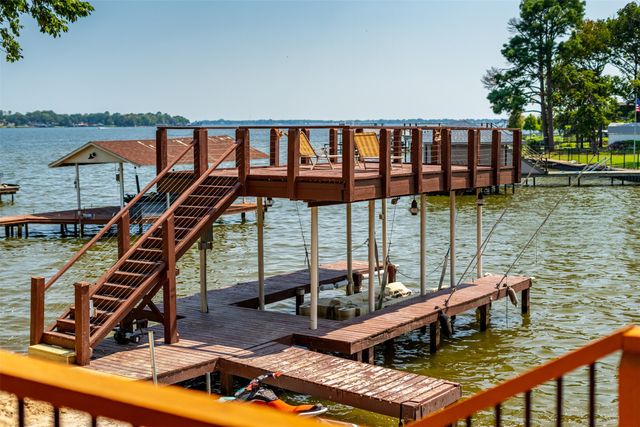 239 Southlake Drive, Mabank, TX 75156