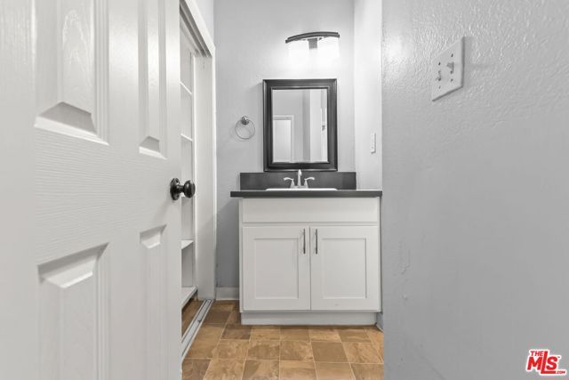 5555 Carlton Way 16, Los Angeles, CA 90028