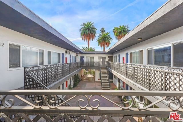 5555 Carlton Way 16, Los Angeles, CA 90028