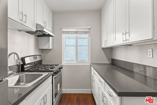 5555 Carlton Way 16, Los Angeles, CA 90028