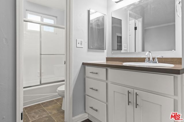 5555 Carlton Way 16, Los Angeles, CA 90028