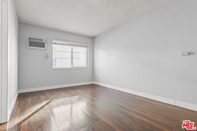 5555 Carlton Way 16, Los Angeles, CA 90028