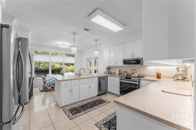 6 Cedar Point Drive, Savannah, GA 31405