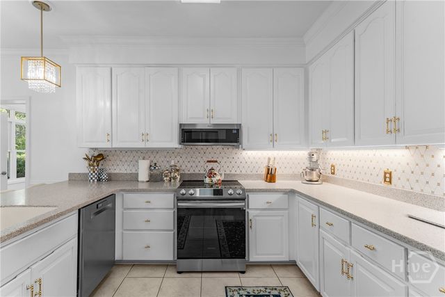 6 Cedar Point Drive, Savannah, GA 31405