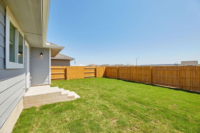 303 Trailside LN, Bastrop, TX 78602