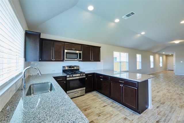 303 Trailside LN, Bastrop, TX 78602