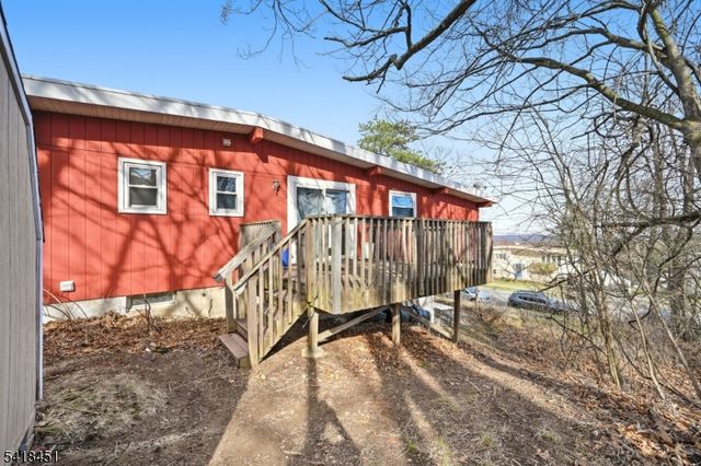 61 Hemlock Rd, Rockaway Boro, NJ 07866