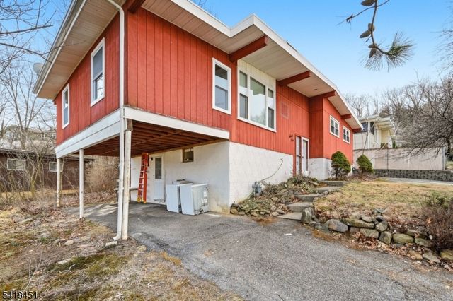 61 Hemlock Rd, Rockaway Boro, NJ 07866