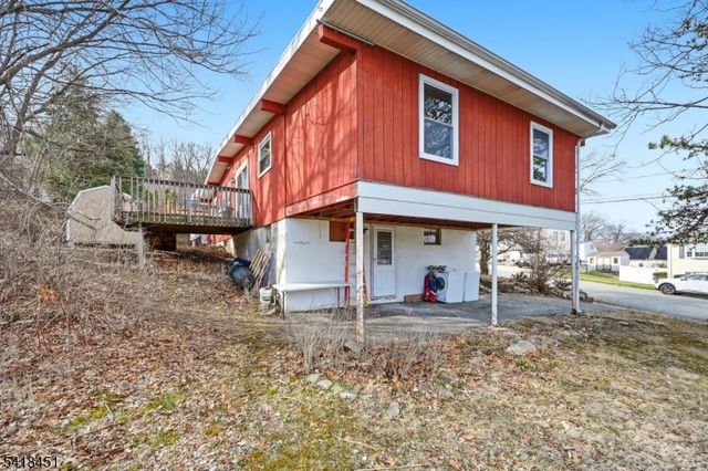 61 Hemlock Rd, Rockaway Boro, NJ 07866