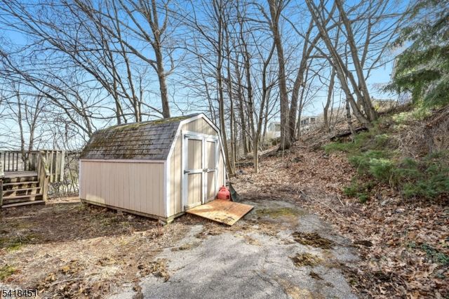 61 Hemlock Rd, Rockaway Boro, NJ 07866