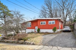 61 Hemlock Rd, Rockaway Boro, NJ 07866