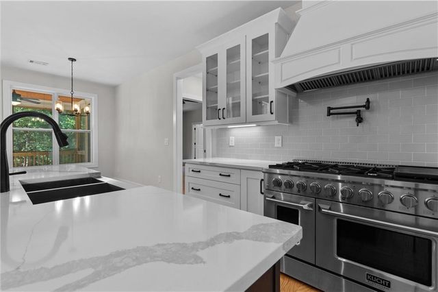 425 Blossom Trail, Acworth, GA 30101