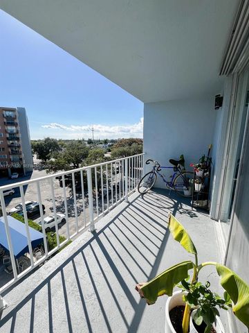 1470 NE 125th Ter 504, North Miami, FL 33161