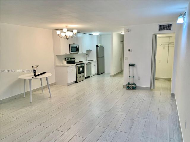 1470 NE 125th Ter 504, North Miami, FL 33161