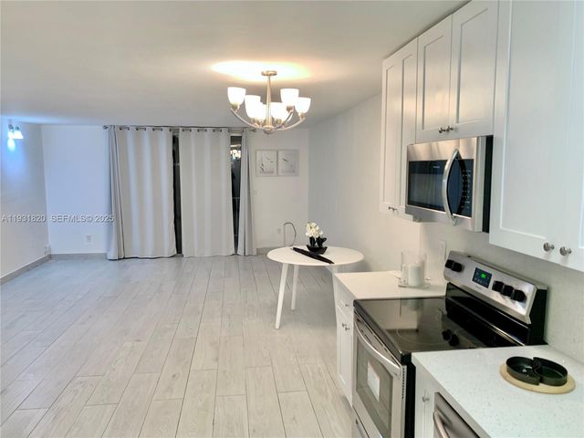 1470 NE 125th Ter 504, North Miami, FL 33161