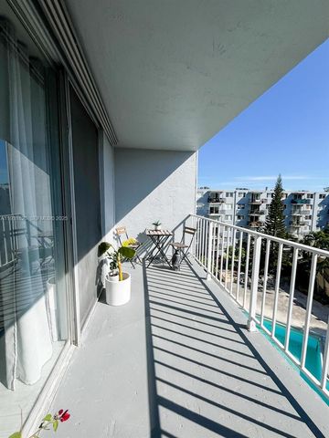 1470 NE 125th Ter 504, North Miami, FL 33161