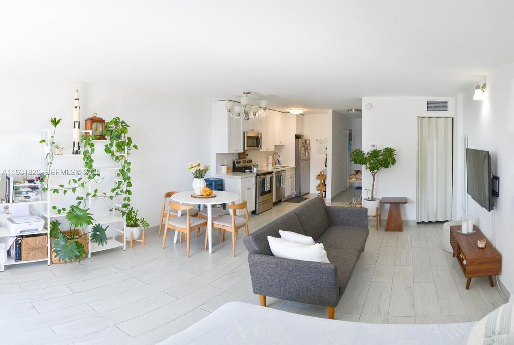 1470 NE 125th Ter 504, North Miami, FL 33161